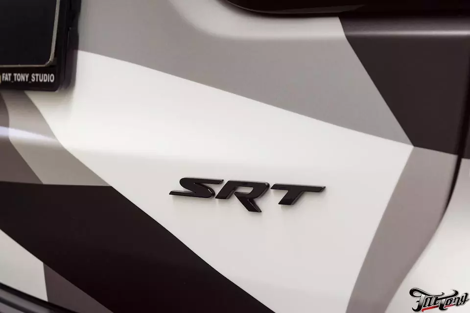 Jeep SRT8. Разработка дизайн-проекта камуфляжа, печать и нанесение на кузов.